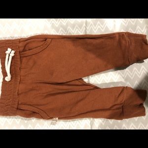 Childhoods cognac joggers